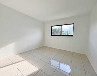 305 Se 9th Avenue - Photo Thumbnail 14