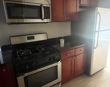 406 West 48th Street - Photo Thumbnail 2