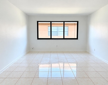 305 Se 9th Avenue - Photo Thumbnail 3