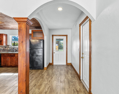 2552 Ella Street - Photo Thumbnail 3