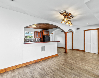 2552 Ella Street - Photo Thumbnail 11