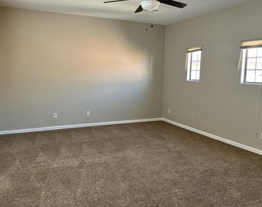2660 E Chester Drive - Photo Thumbnail 8