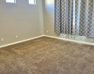 2660 E Chester Drive - Photo Thumbnail 12
