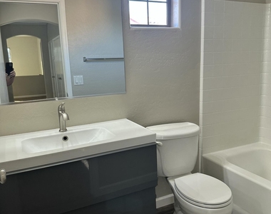 2660 E Chester Drive - Photo Thumbnail 9
