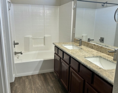 2660 E Chester Drive - Photo Thumbnail 13