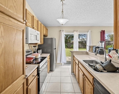 1155 Sw Alexandria Avenue - Photo Thumbnail 5