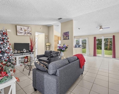 1155 Sw Alexandria Avenue - Photo Thumbnail 7