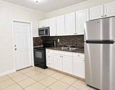 727 Nw 1st Avenue - Photo Thumbnail 1