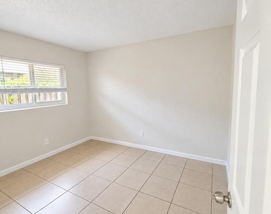 727 Nw 1st Avenue - Photo Thumbnail 7