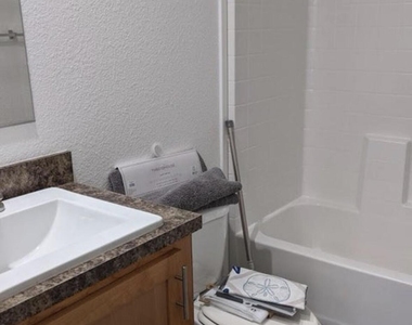 8601 N 103rd Avenue - Photo Thumbnail 7