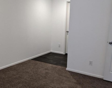 8601 N 103rd Avenue - Photo Thumbnail 11