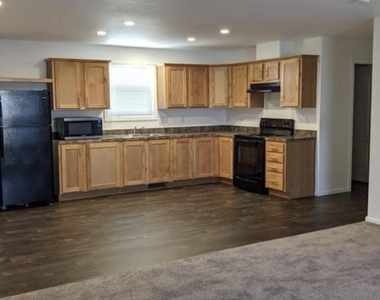 8601 N 103rd Avenue - Photo Thumbnail 3