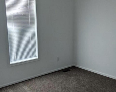 8601 N 103rd Avenue - Photo Thumbnail 9