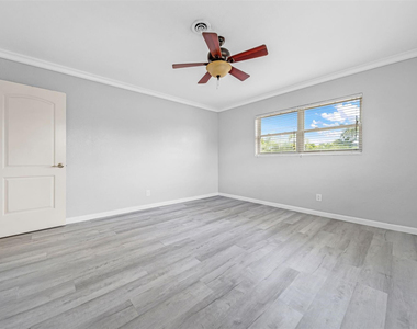 2591 Ne 55th Court - Photo Thumbnail 9