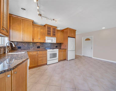 2591 Ne 55th Court - Photo Thumbnail 5
