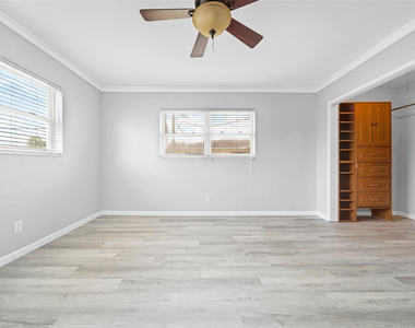 2591 Ne 55th Court - Photo Thumbnail 11