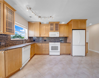 2591 Ne 55th Court - Photo Thumbnail 4