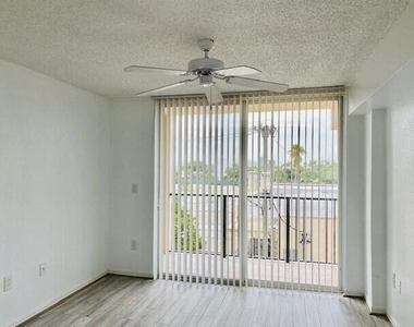 1801 N Flagler Drive - Photo Thumbnail 6