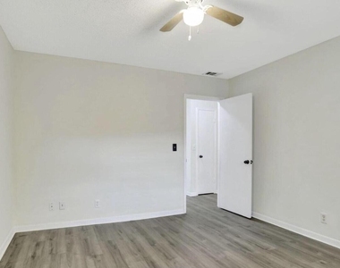 3056 Riverside Drive - Photo Thumbnail 20