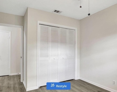 3056 Riverside Drive - Photo Thumbnail 18