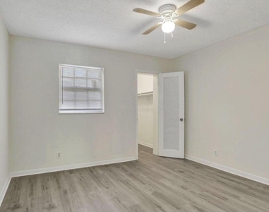 3056 Riverside Drive - Photo Thumbnail 19
