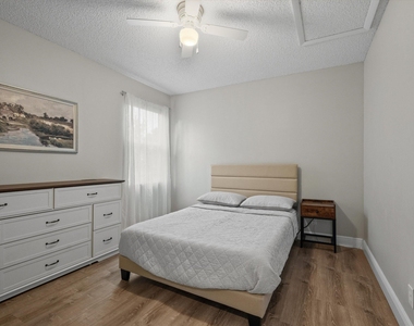 1610 Lakefield North Court - Photo Thumbnail 21