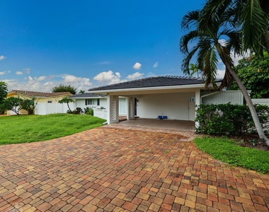 1311 Se 4th Avenue - Photo Thumbnail 1