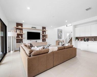 9366 Tangerine Coast Drive - Photo Thumbnail 4
