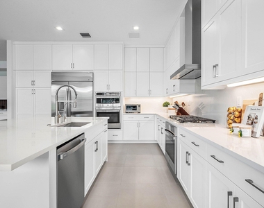 9366 Tangerine Coast Drive - Photo Thumbnail 7