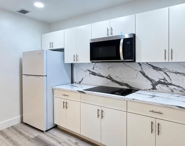 590 Ne 15th Avenue - Photo Thumbnail 3
