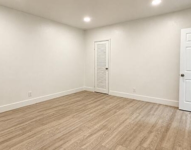 590 Ne 15th Avenue - Photo Thumbnail 5