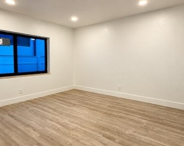 590 Ne 15th Avenue - Photo Thumbnail 4