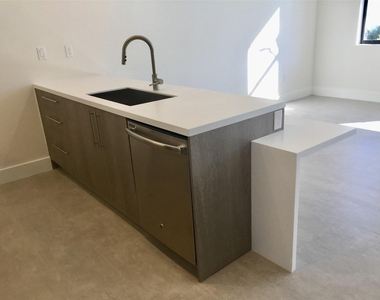 4510 Nw 8th Court - Photo Thumbnail 13