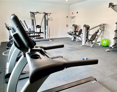 4510 Nw 8th Court - Photo Thumbnail 21