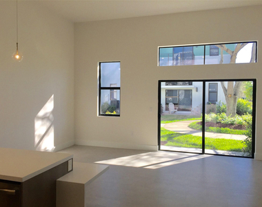 4510 Nw 8th Court - Photo Thumbnail 12