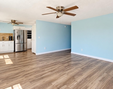104 21st Street Se - Photo Thumbnail 2