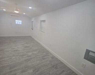40 Sw 8th Avenue - Photo Thumbnail 4