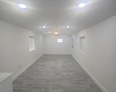 40 Sw 8th Avenue - Photo Thumbnail 2