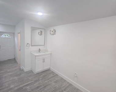 40 Sw 8th Avenue - Photo Thumbnail 6