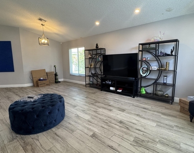 8610 Tourmaline Boulevard - Photo Thumbnail 4