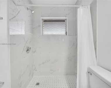 1050 E Sample Road - Photo Thumbnail 7