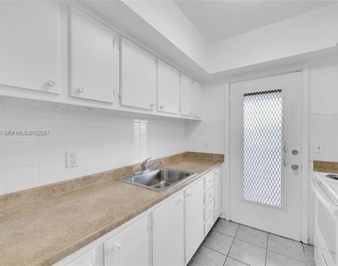 1050 E Sample Road - Photo Thumbnail 5
