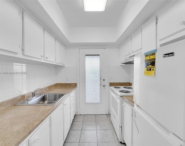 1050 E Sample Road - Photo Thumbnail 4