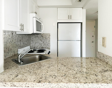 2900 Ne 30th Street - Photo Thumbnail 3