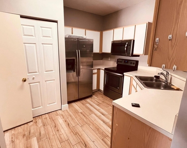 4737 Sw 13th Court - Photo Thumbnail 8
