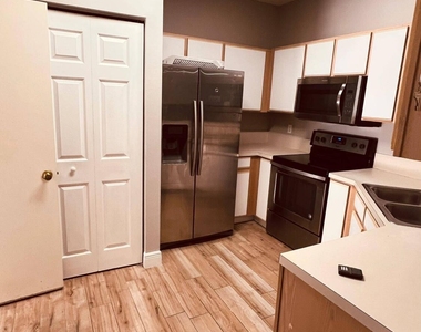 4737 Sw 13th Court - Photo Thumbnail 7