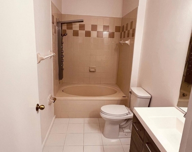 4737 Sw 13th Court - Photo Thumbnail 9