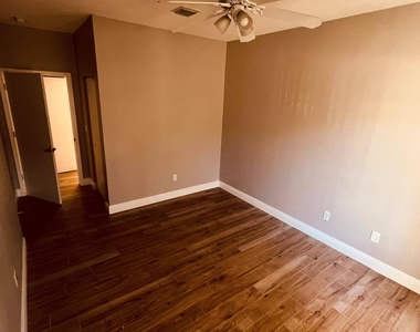 4737 Sw 13th Court - Photo Thumbnail 1