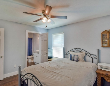 903 Comanche Cove Drive - Photo Thumbnail 11