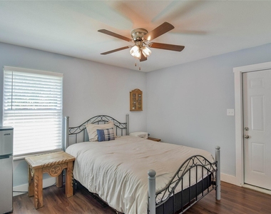 903 Comanche Cove Drive - Photo Thumbnail 10